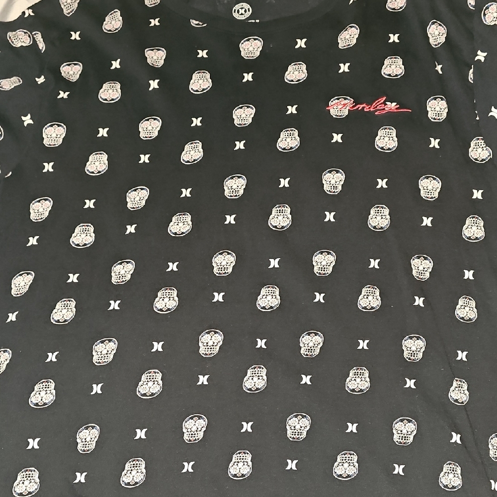 Hurley Black Skull Pattern Short Sleeve Tee